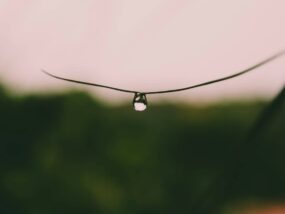 液滴形变受力分析